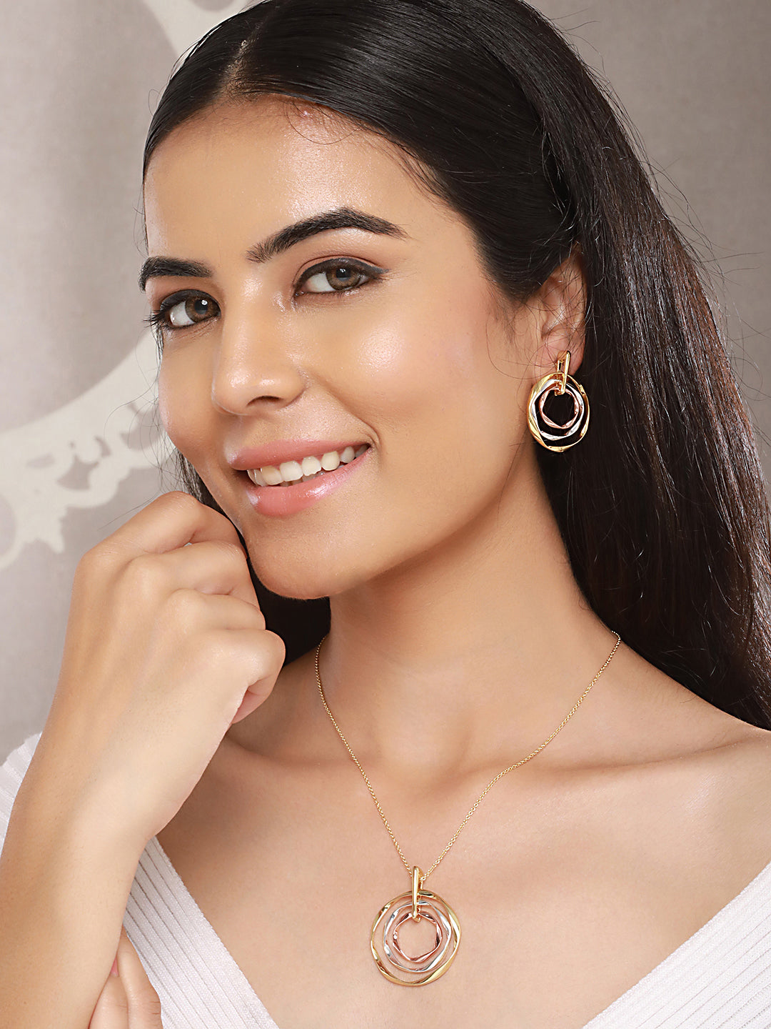 Anti-Tarnish Triple toned Concentric Twisted Chunky Pendant Jewellery Set